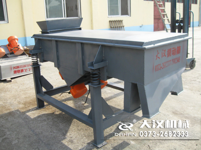 1016型直線振動篩的材質分為：不鏽鋼，碳鋼兩種可以選擇。