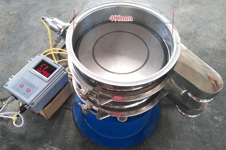 小型振動篩采用彈跳球為清網裝置，清網效果好。