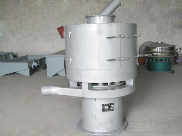 氣流篩與其它普通振動篩不同的是其采用的是立式篩網，篩分主要動力來自風機的吹動帶動物料撲向篩網，從而完成篩分目的。